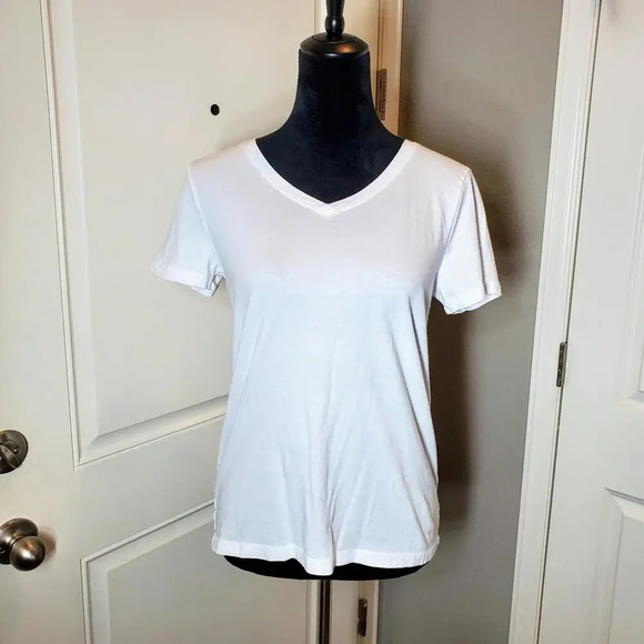 Time and Tru Women's White Short Sleeve V-Neck Tee Size Small NWOT - Picture 5 of 15
